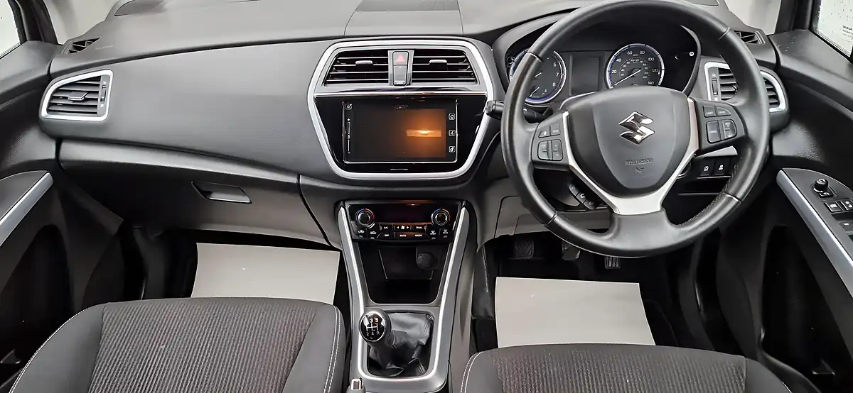 Used 2017 Suzuki Sx4 S-Cross Sz-T Red - Interior and Exterior details 14