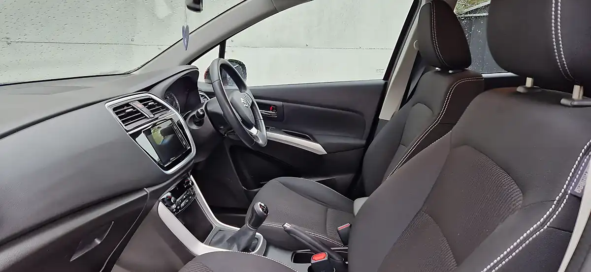 Used 2017 Suzuki Sx4 S-Cross Sz-T Red - Interior and Exterior details 16