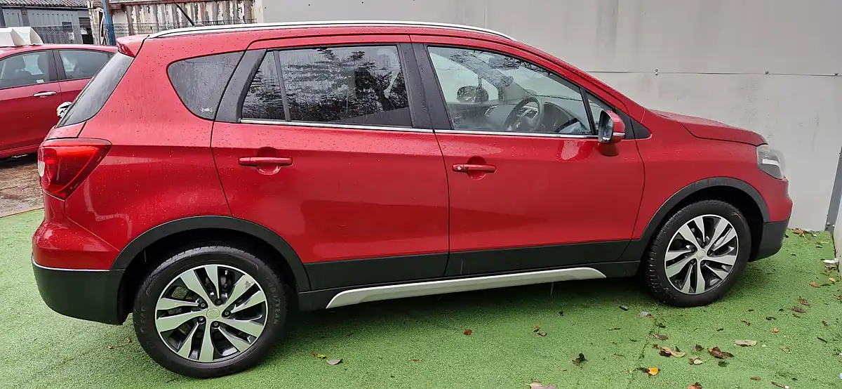 Used 2017 Suzuki Sx4 S-Cross Sz-T Red - Interior and Exterior details 5