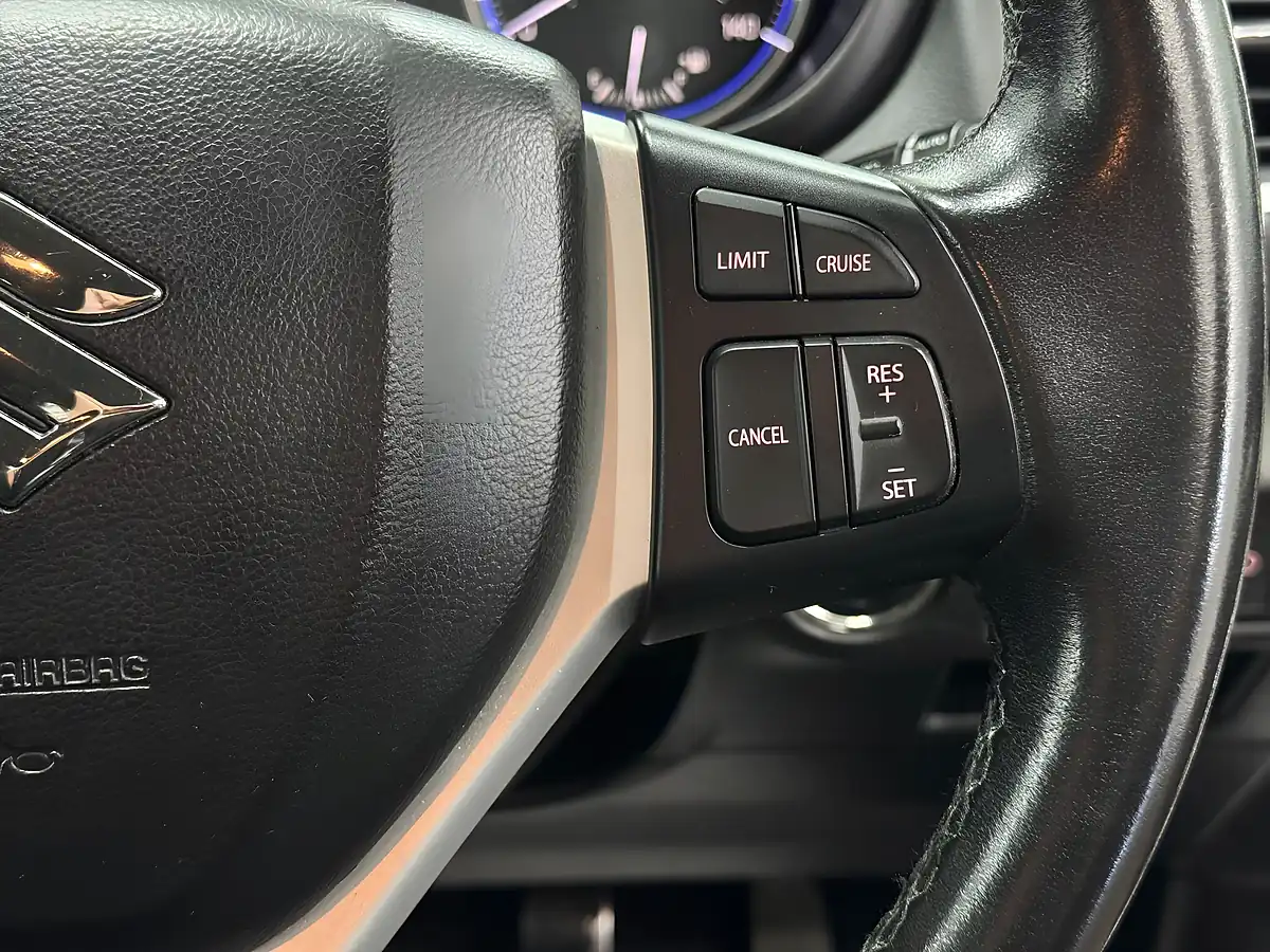 Used 2017 Suzuki SX4 S-Cross Sz-T White - Interior and Exterior details 16