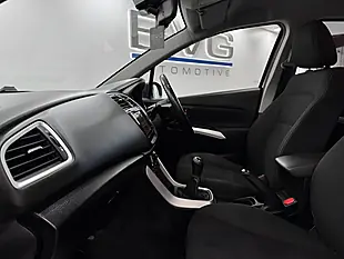 Used 2017 Suzuki SX4 S-Cross Sz-T White - Interior and Exterior details 17