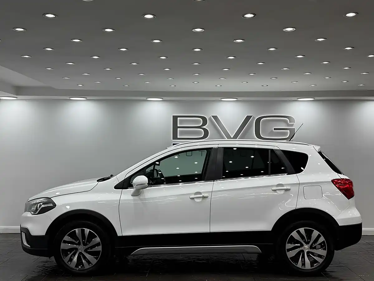 Used 2017 Suzuki SX4 S-Cross Sz-T White - Interior and Exterior details 8
