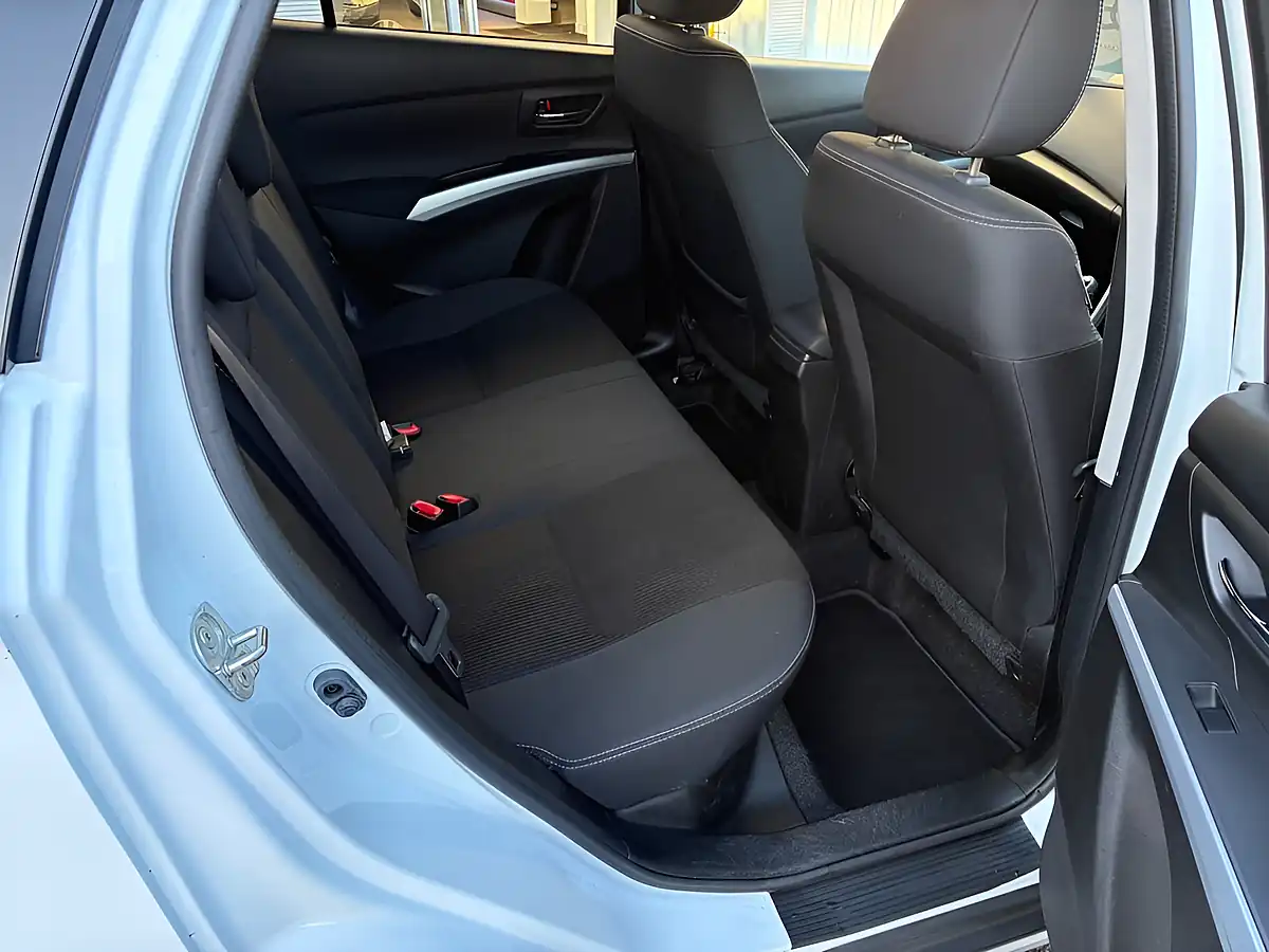 Used 2017 Suzuki Sx4 S-Cross Sz-T White - Interior and Exterior details 11