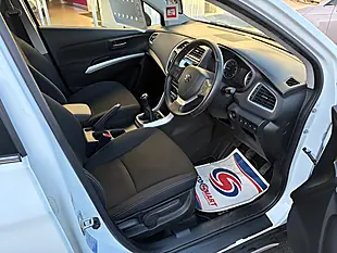 Used 2017 Suzuki Sx4 S-Cross Sz-T White - Interior and Exterior details 12