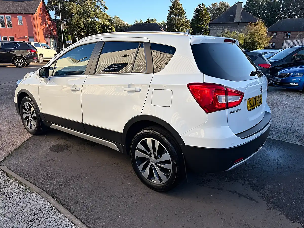 Used 2017 Suzuki Sx4 S-Cross Sz-T White - Interior and Exterior details 6