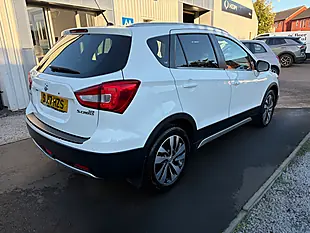 Used 2017 Suzuki Sx4 S-Cross Sz-T White - Interior and Exterior details 8
