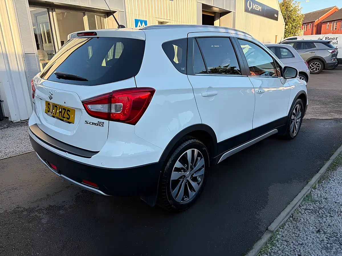 Used 2017 Suzuki Sx4 S-Cross Sz-T White - Interior and Exterior details 8