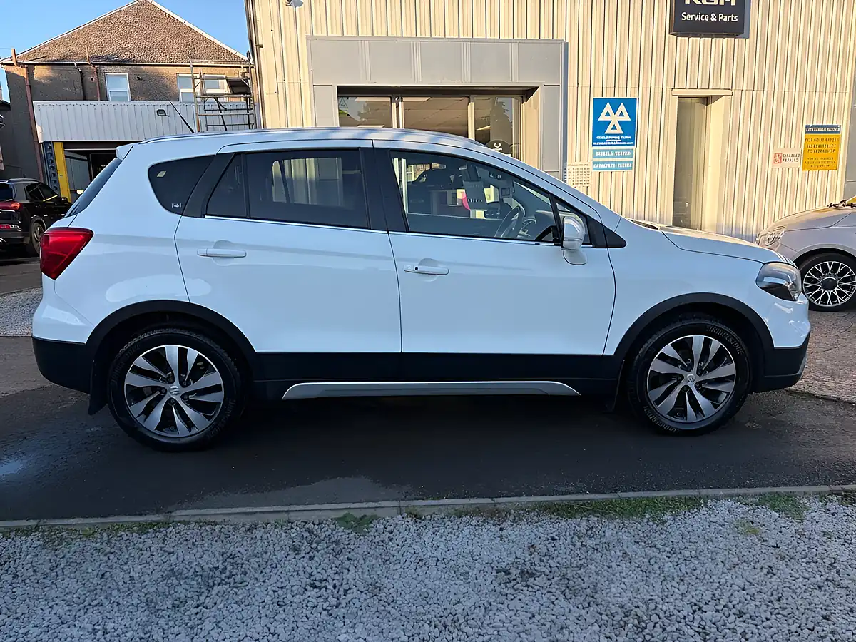 Used 2017 Suzuki Sx4 S-Cross Sz-T White - Interior and Exterior details 9