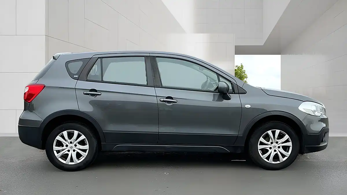 Used 2017 Suzuki SX4 S-Cross SZ4 Grey - Interior and Exterior details 2