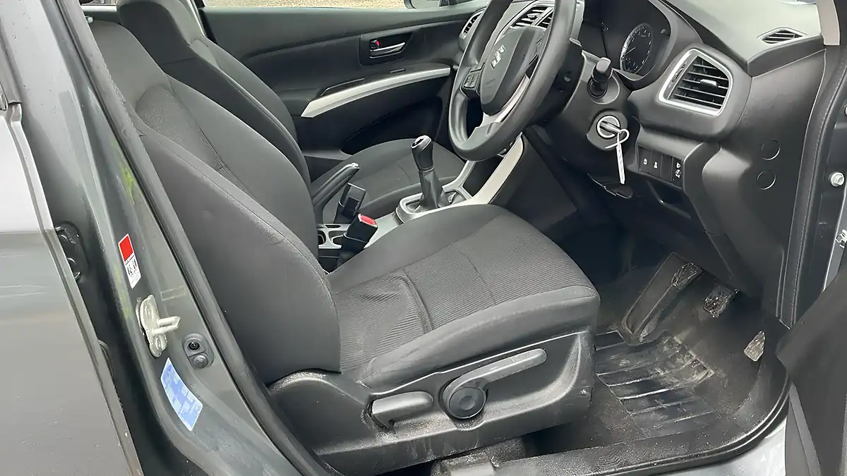 Used 2017 Suzuki SX4 S-Cross SZ4 Grey - Interior and Exterior details 6