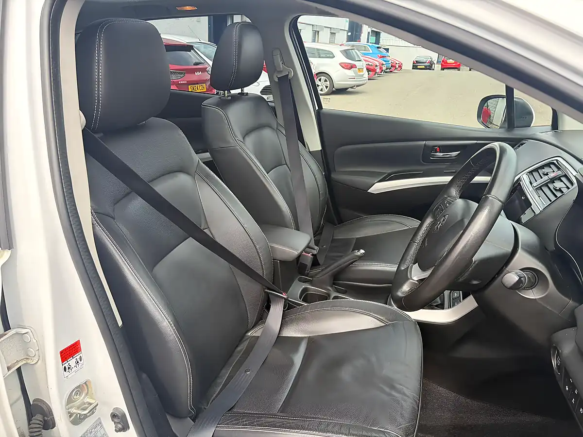 Used 2017 Suzuki SX4 S-Cross SZ5 Allgrip White - Interior and Exterior details 13