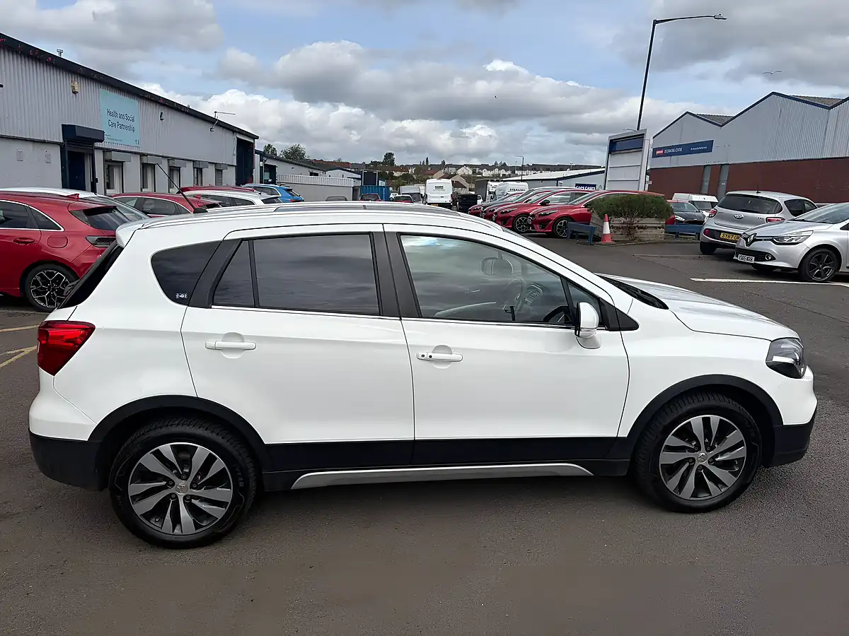 Used 2017 Suzuki SX4 S-Cross SZ5 Allgrip White - Interior and Exterior details 7