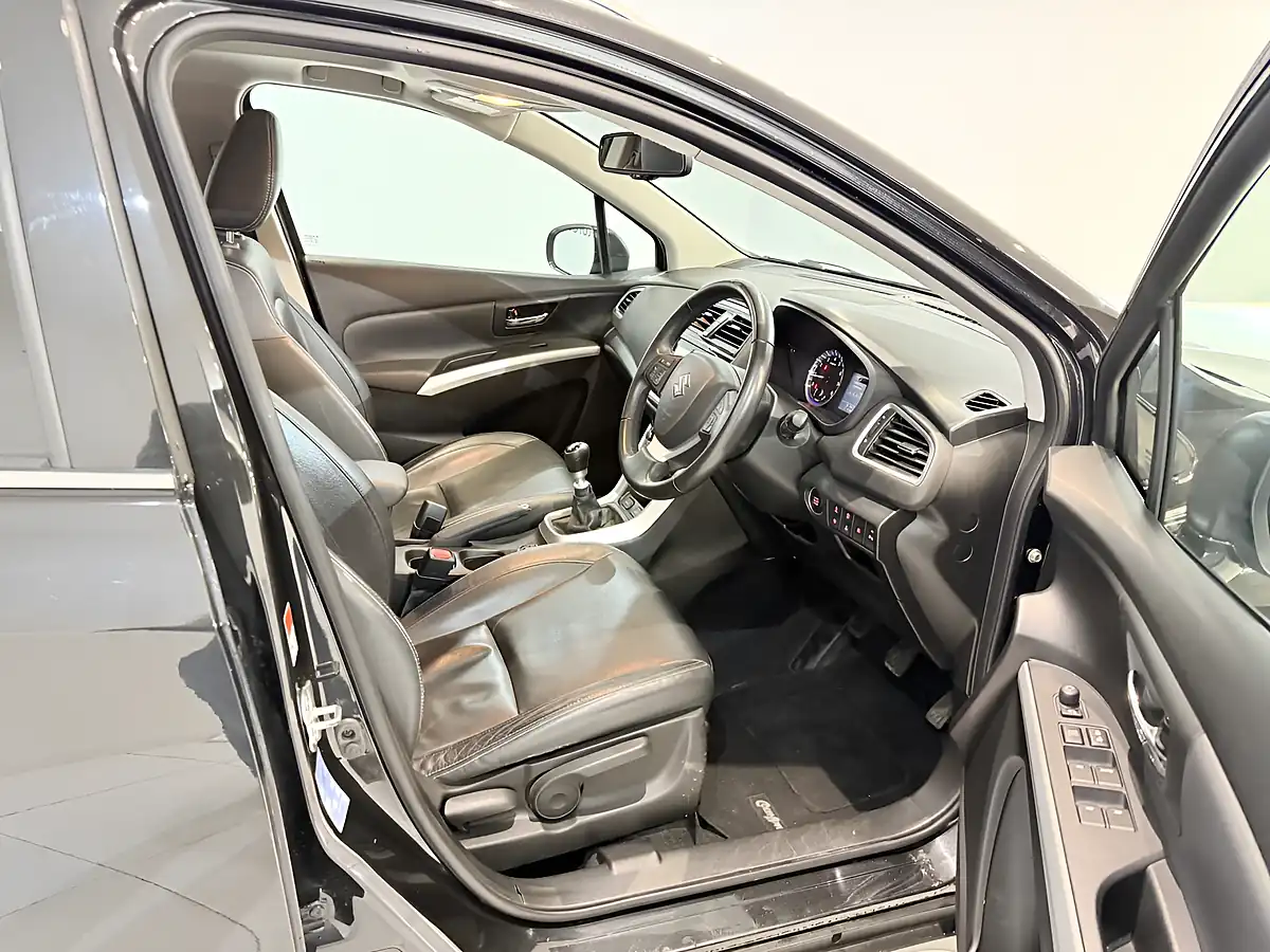 Used 2017 Suzuki SX4 S-Cross SZ5 Black - Interior and Exterior details 20