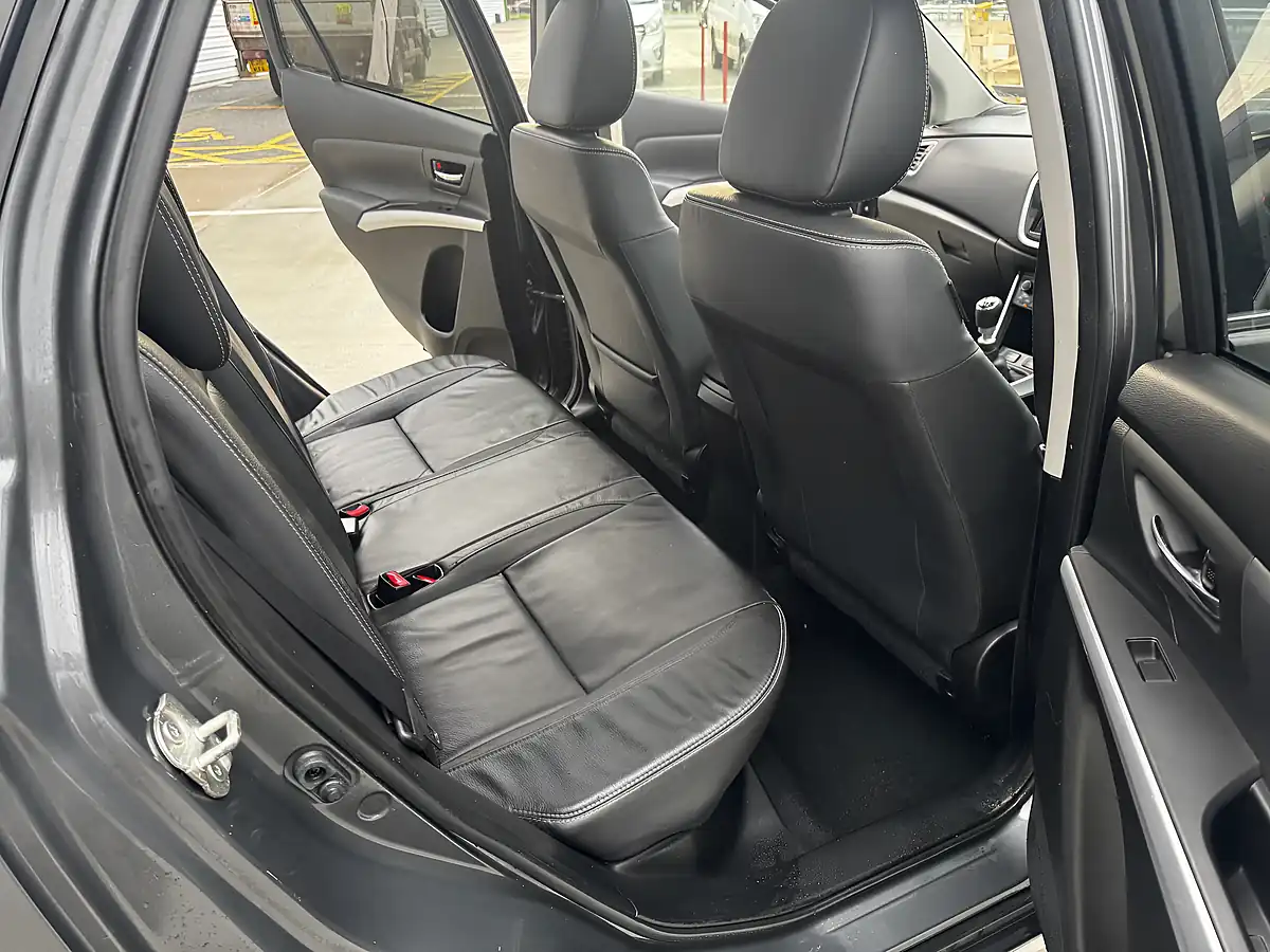 Used 2017 Suzuki SX4 S-Cross SZ5 Grey - Interior and Exterior details 13
