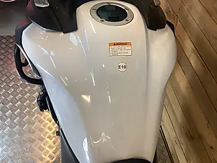 Used 2017 Suzuki V-Strom 650 White - Interior and Exterior details 12