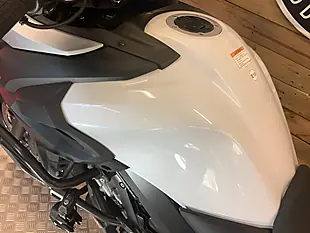 Used 2017 Suzuki V-Strom 650 White - Interior and Exterior details 13