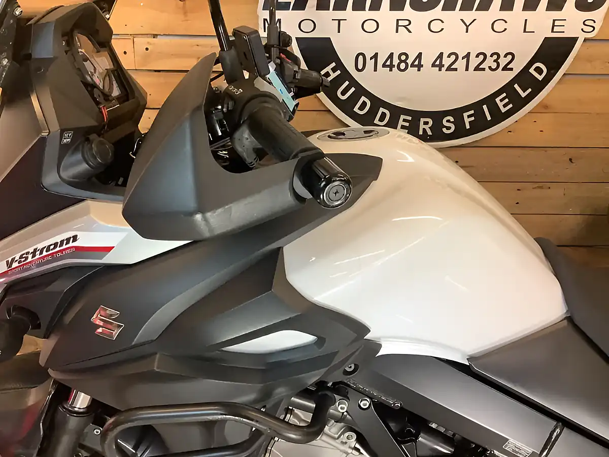 Used 2017 Suzuki V-Strom 650 White - Interior and Exterior details 14