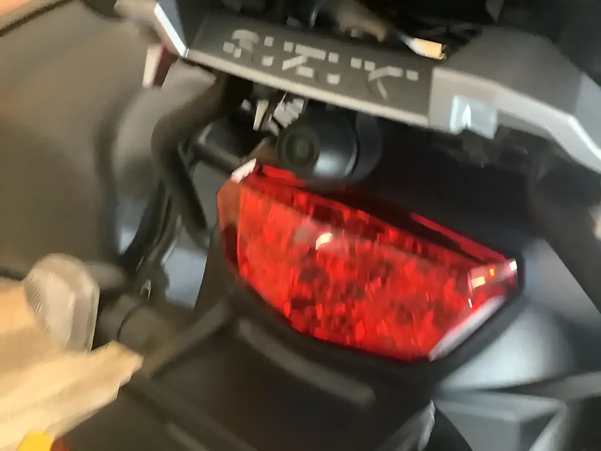 Used 2017 Suzuki V-Strom 650 White - Interior and Exterior details 16