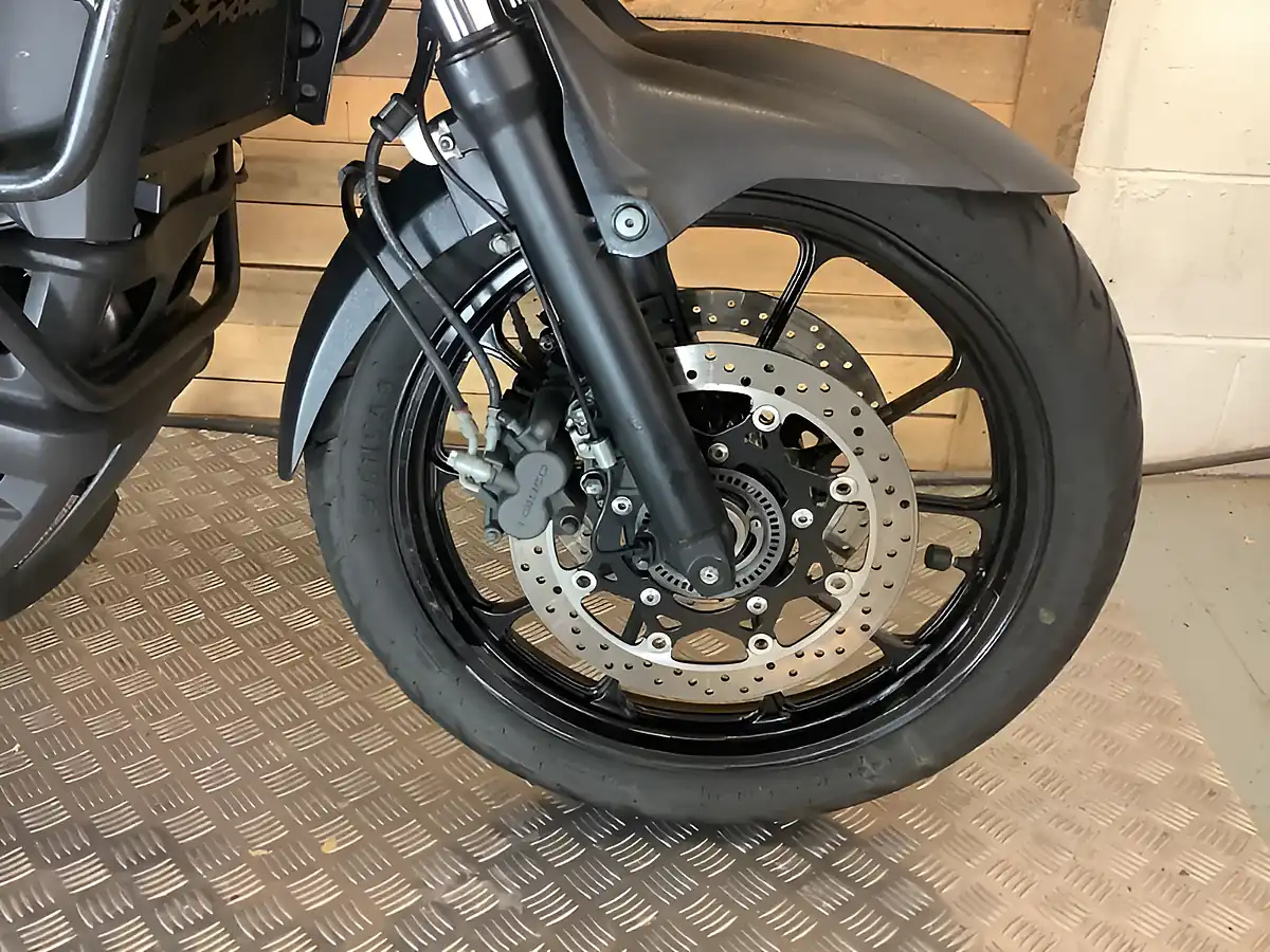 Used 2017 Suzuki V-Strom 650 White - Interior and Exterior details 19