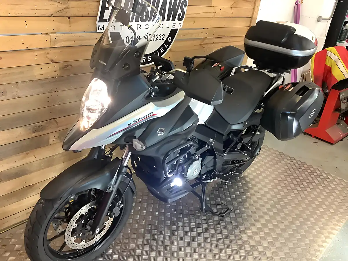 Used 2017 Suzuki V-Strom 650 White - Interior and Exterior details 3