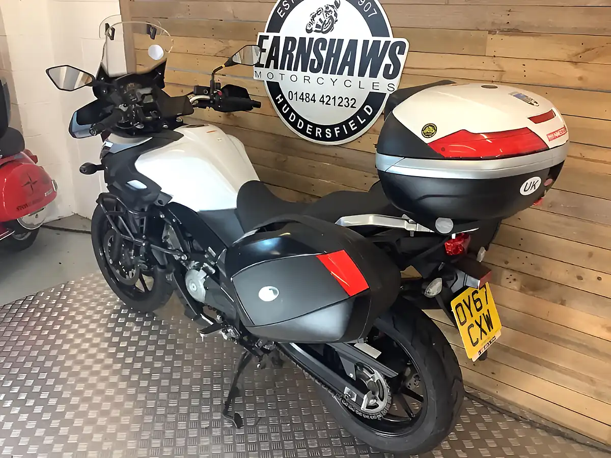 Used 2017 Suzuki V-Strom 650 White - Interior and Exterior details 6