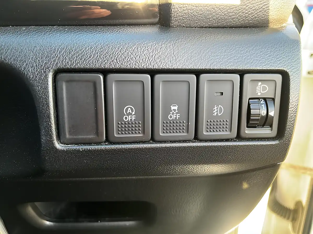 Used 2017 Suzuki Vitara Kuro White - Interior and Exterior details 18