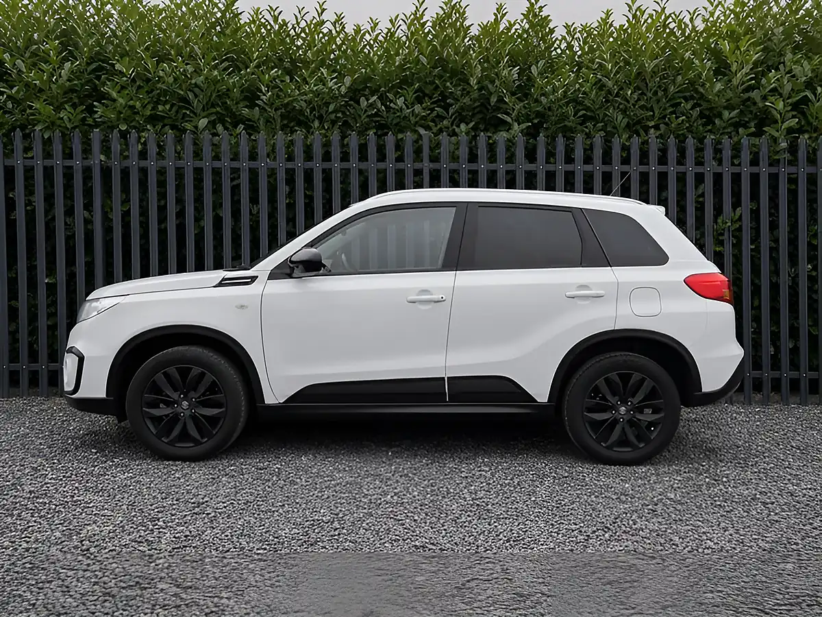 Used 2017 Suzuki Vitara Kuro White - Interior and Exterior details 5