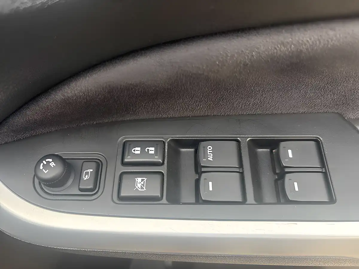 Used 2017 Suzuki Vitara S Grey - Interior and Exterior details 12