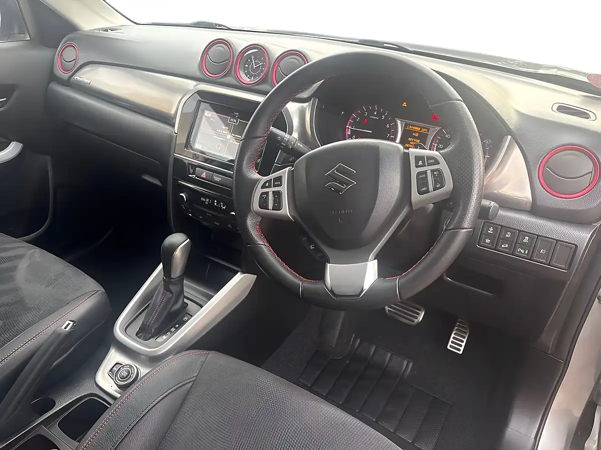 Used 2017 Suzuki Vitara S Grey - Interior and Exterior details 8