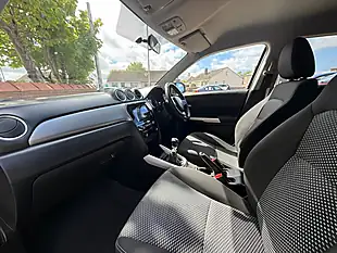 Used 2017 Suzuki Vitara Sz-T Beige - Interior and Exterior details 13