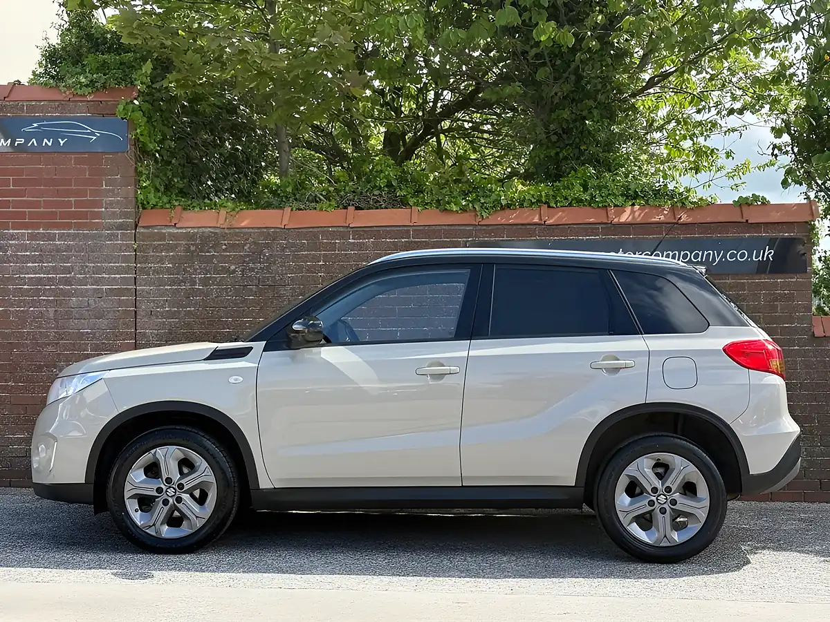 Used 2017 Suzuki Vitara Sz-T Beige - Interior and Exterior details 4