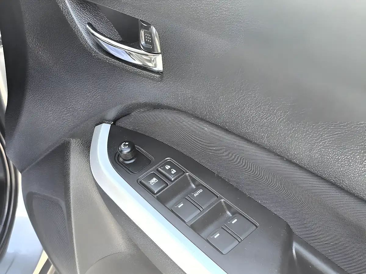 Used 2017 Suzuki Vitara Sz-T Grey - Interior and Exterior details 15