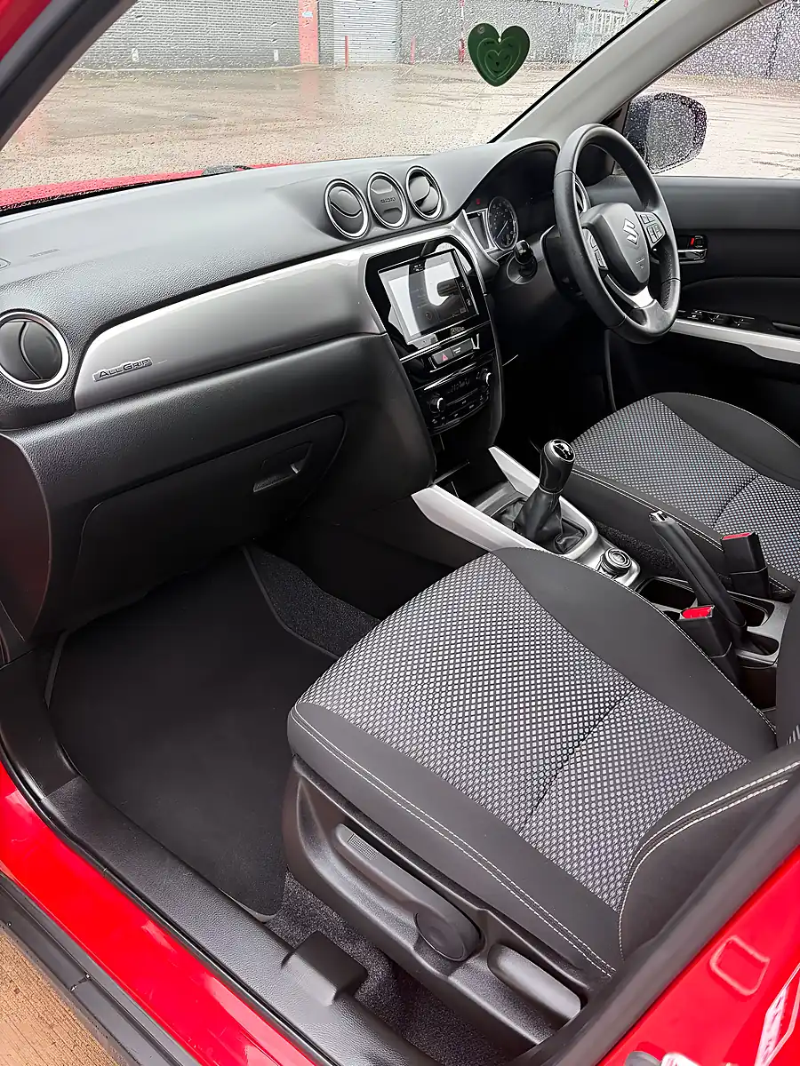 Used 2017 Suzuki Vitara Sz-T Red - Interior and Exterior details 12