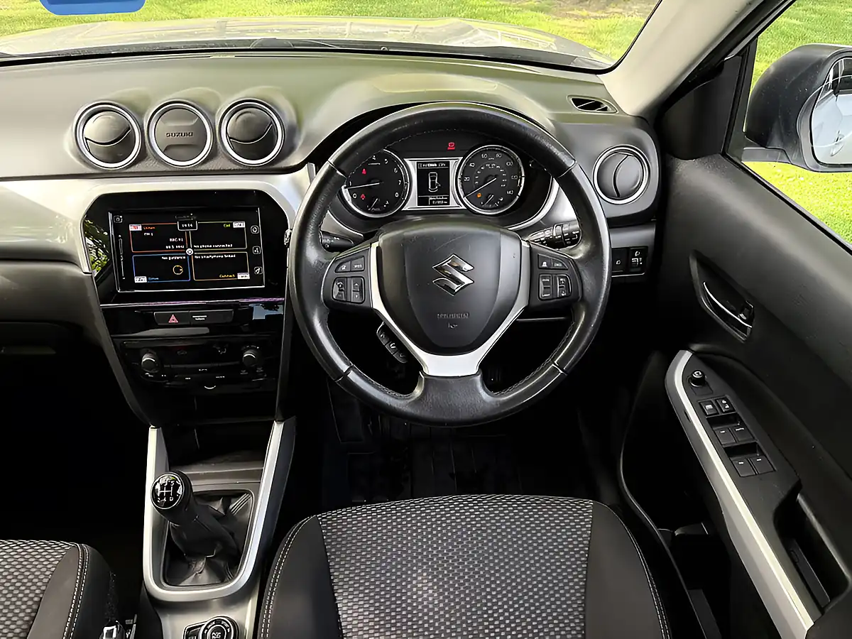 Used 2017 Suzuki Vitara Sz-T Silver - Interior and Exterior details 11