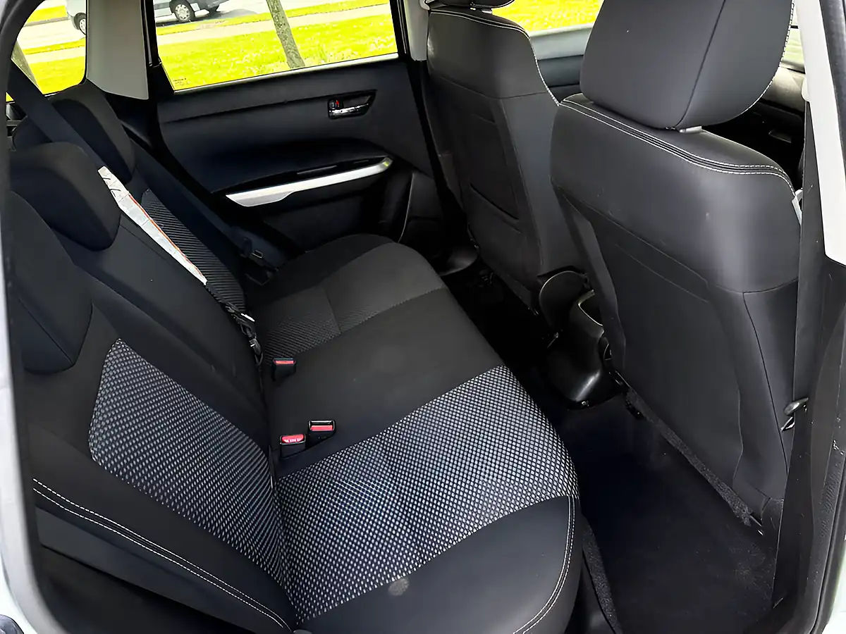 Used 2017 Suzuki Vitara Sz-T Silver - Interior and Exterior details 12