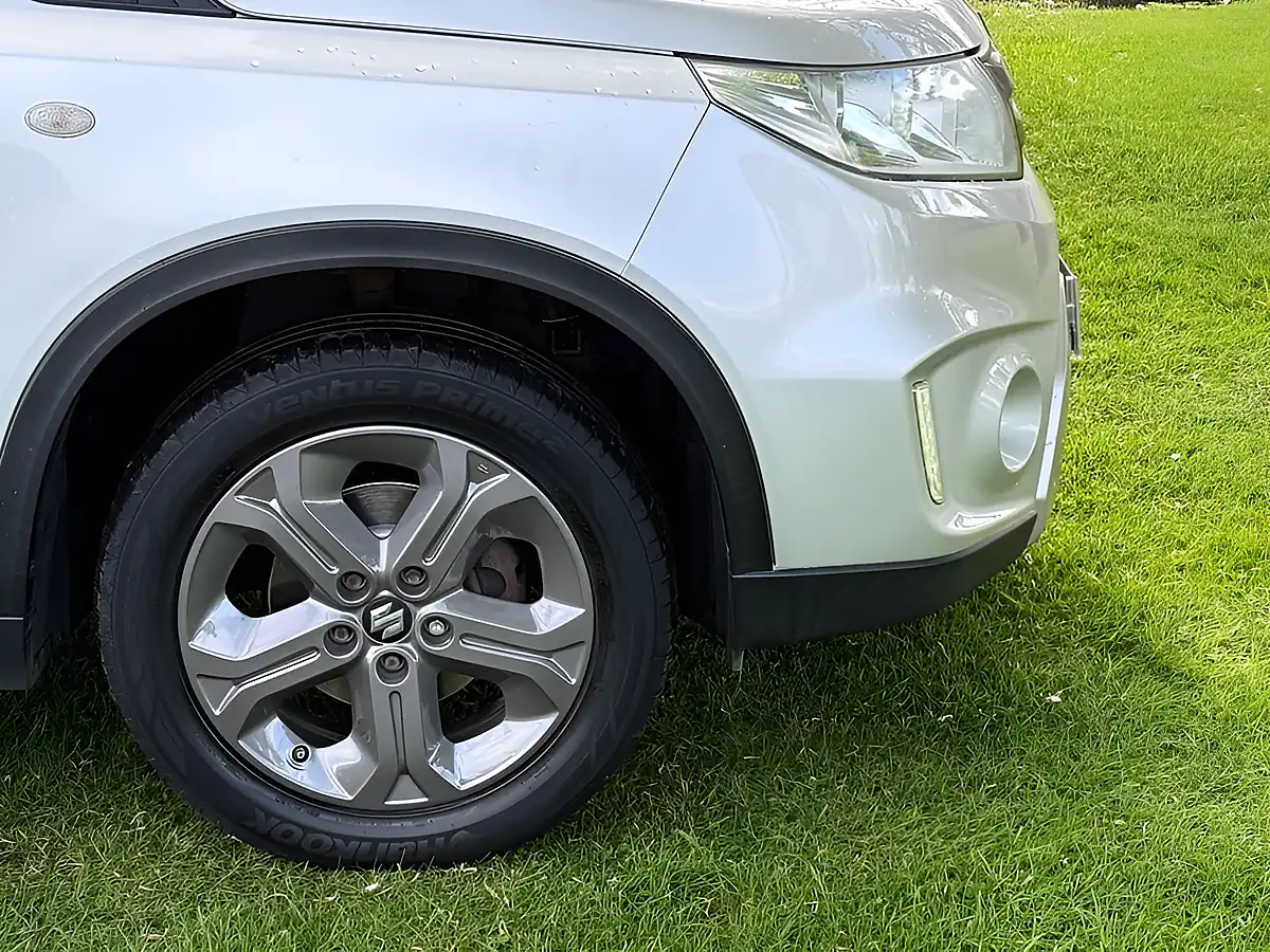 Used 2017 Suzuki Vitara Sz-T Silver - Interior and Exterior details 8