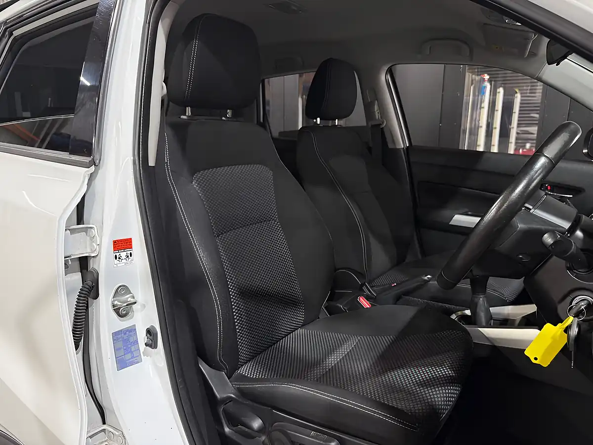 Used 2017 Suzuki Vitara Sz-T White - Interior and Exterior details 15