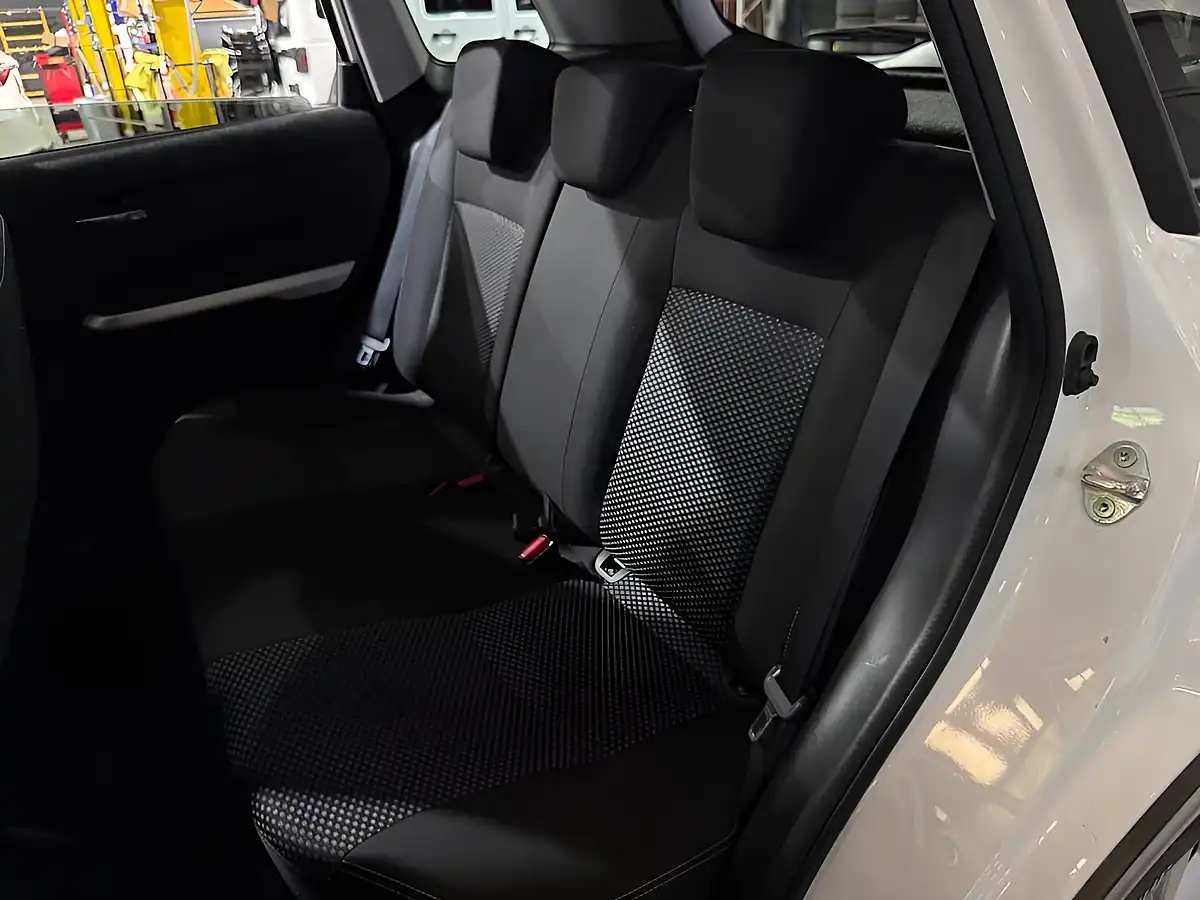 Used 2017 Suzuki Vitara Sz-T White - Interior and Exterior details 17