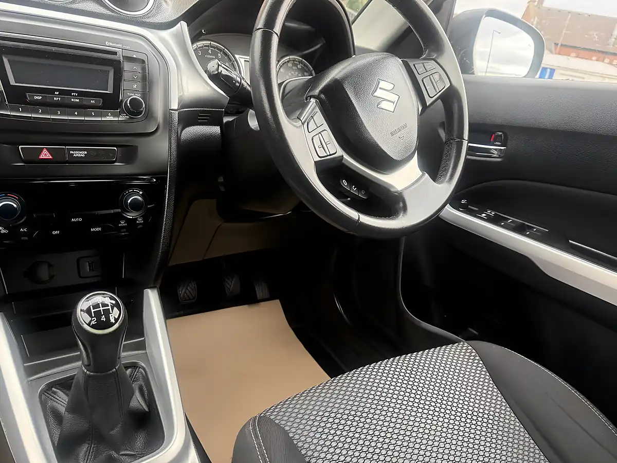 Used 2017 Suzuki Vitara SZ4 Black - Interior and Exterior details 10