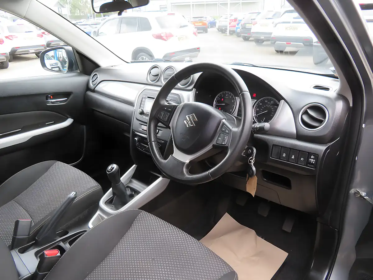 Used 2017 Suzuki Vitara SZ4 Grey - Interior and Exterior details 11