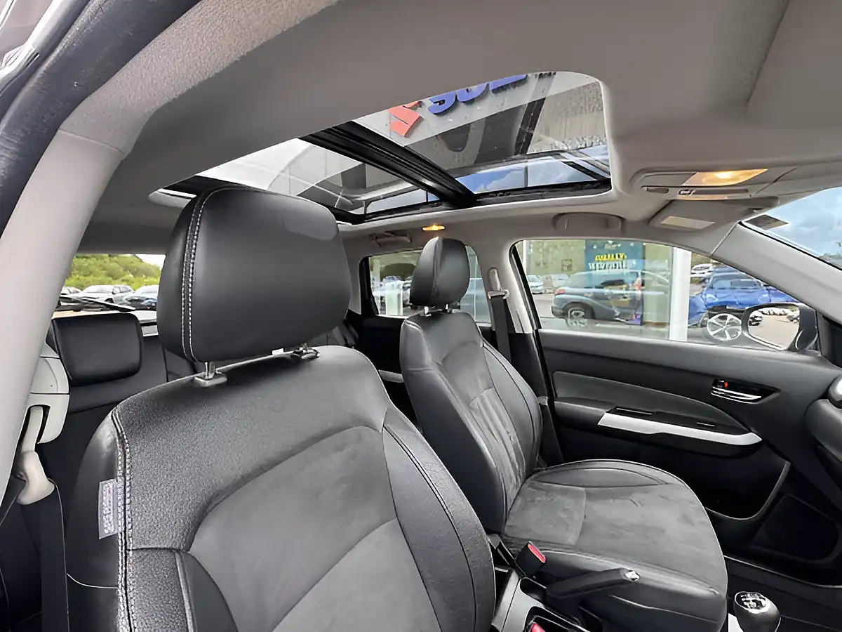 Used 2017 Suzuki Vitara SZ5 Allgrip Grey/Black - Interior and Exterior details 13