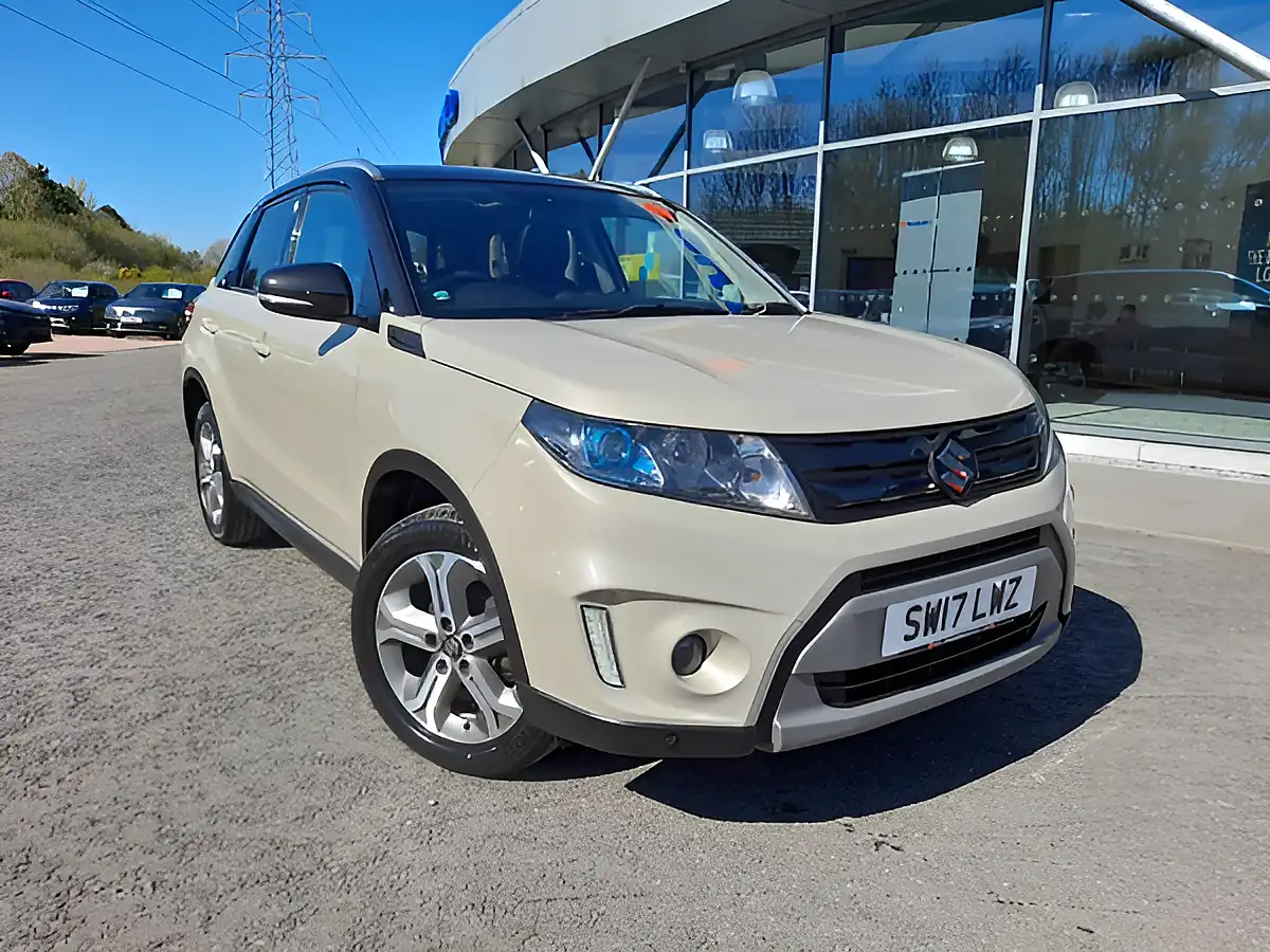 Used 2017 Suzuki Vitara SZ5 Cream/Black - Front View