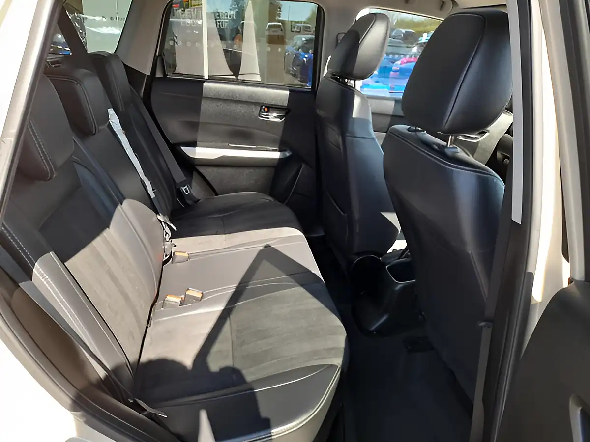 Used 2017 Suzuki Vitara SZ5 Cream/Black - Interior and Exterior details 11