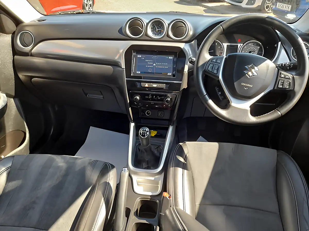 Used 2017 Suzuki Vitara SZ5 Cream/Black - Interior and Exterior details 12