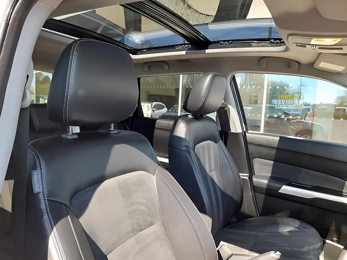 Used 2017 Suzuki Vitara SZ5 Cream/Black - Interior and Exterior details 14