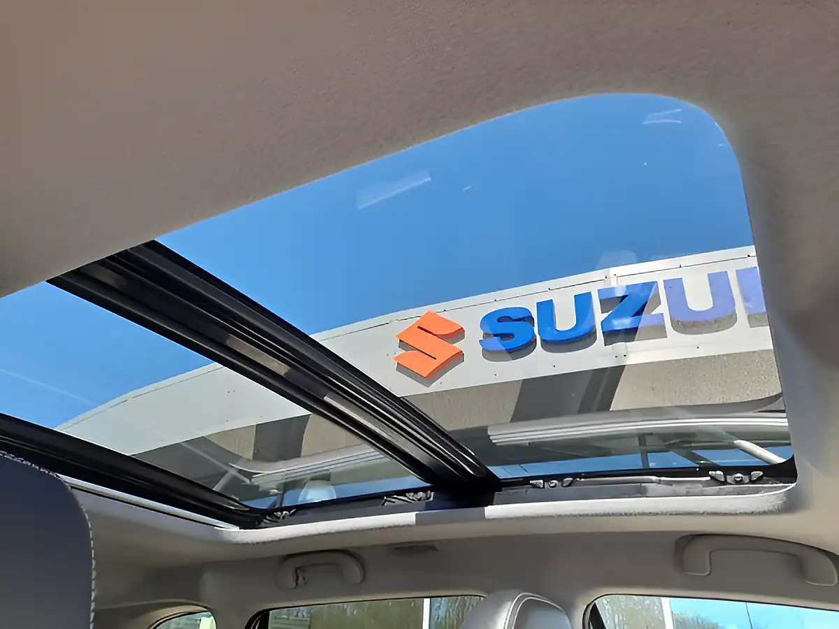 Used 2017 Suzuki Vitara SZ5 Cream/Black - Interior and Exterior details 15
