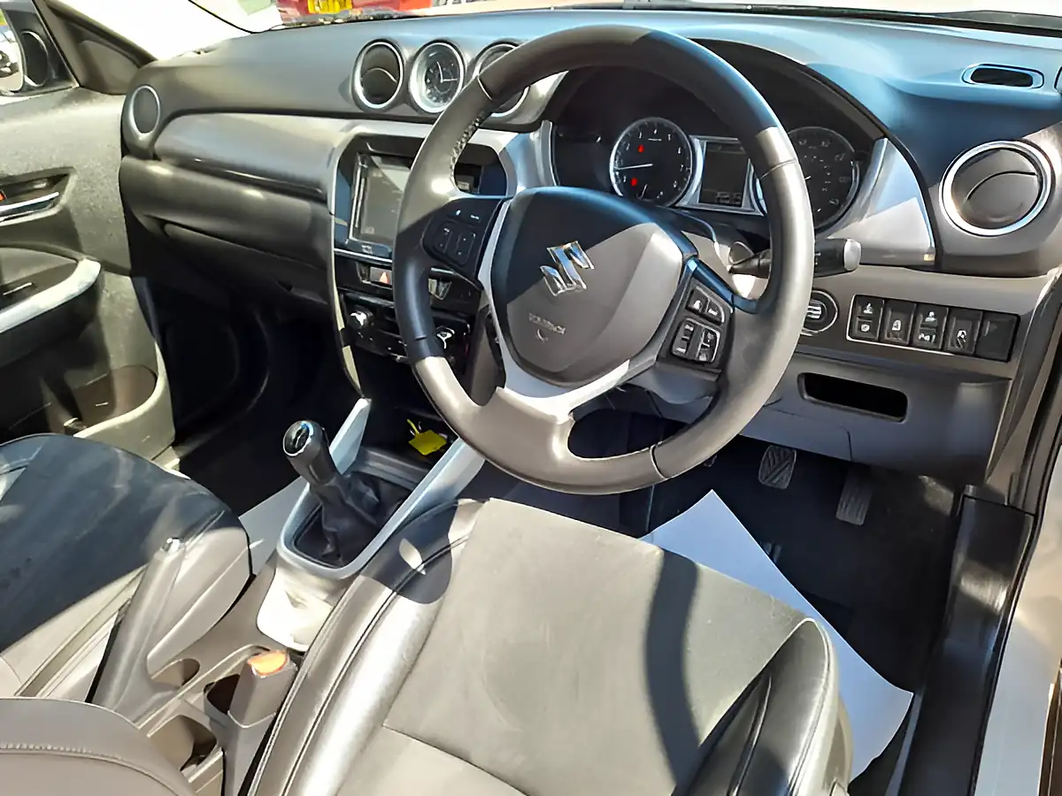 Used 2017 Suzuki Vitara SZ5 Cream/Black - Interior and Exterior details 16