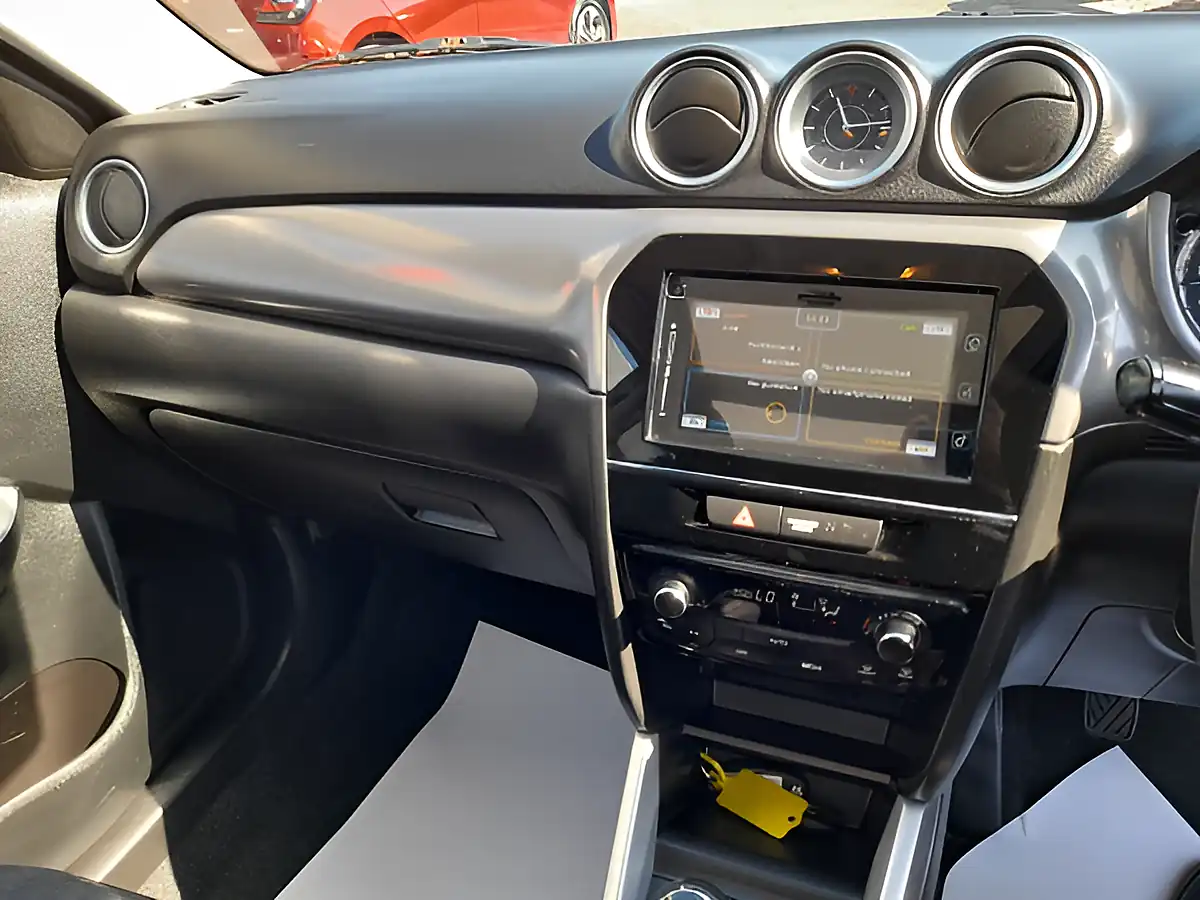 Used 2017 Suzuki Vitara SZ5 Cream/Black - Interior and Exterior details 17