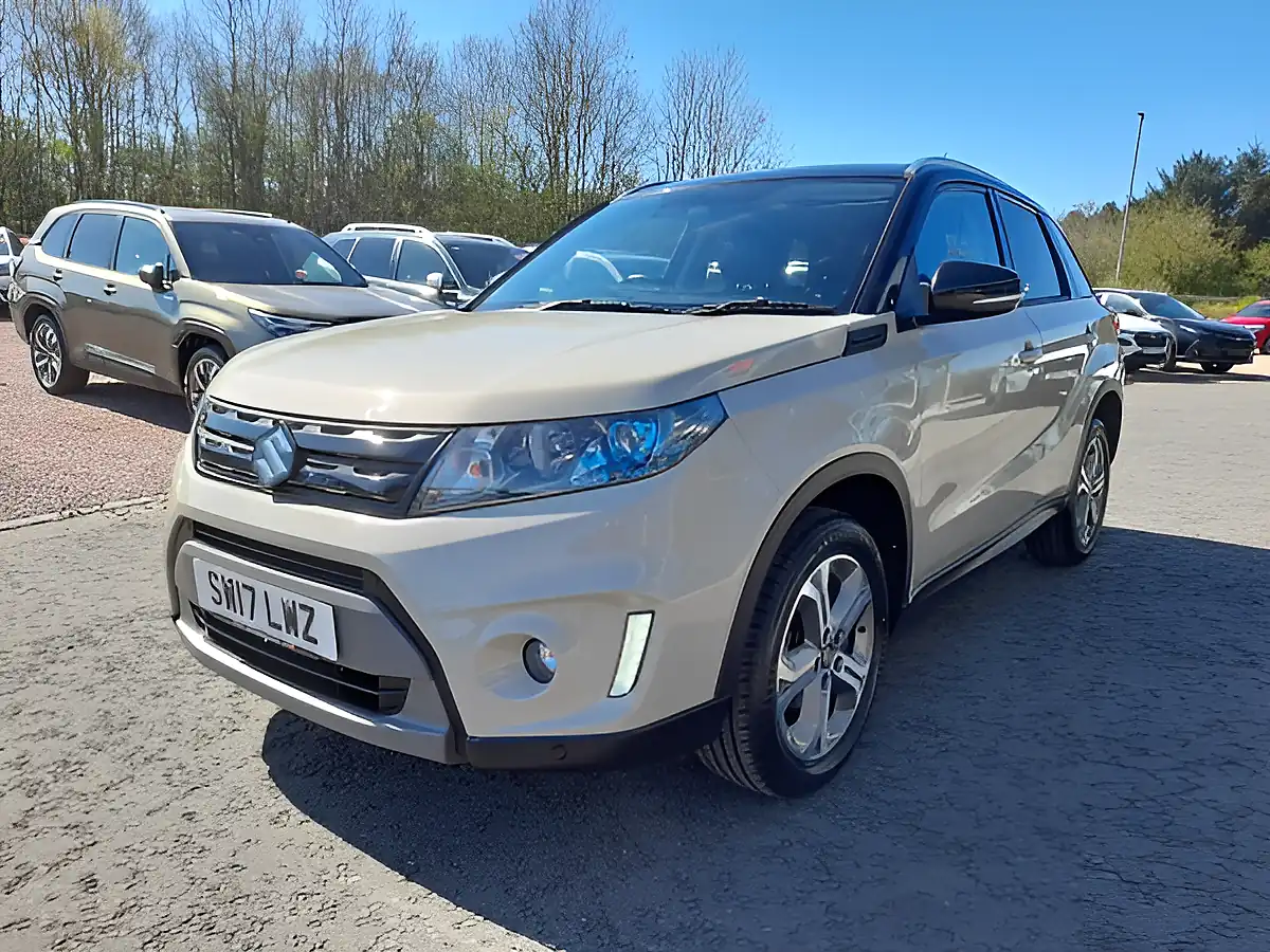 Used 2017 Suzuki Vitara SZ5 Cream/Black - Interior and Exterior details 3