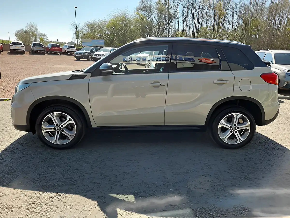 Used 2017 Suzuki Vitara SZ5 Cream/Black - Interior and Exterior details 5